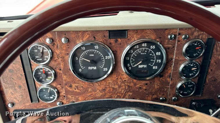 image for item EM2169 1999 International 9300 semi truck