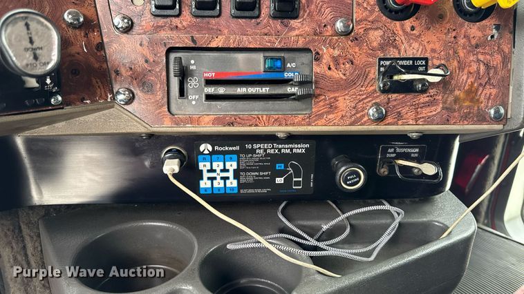 image for item EM2169 1999 International 9300 semi truck