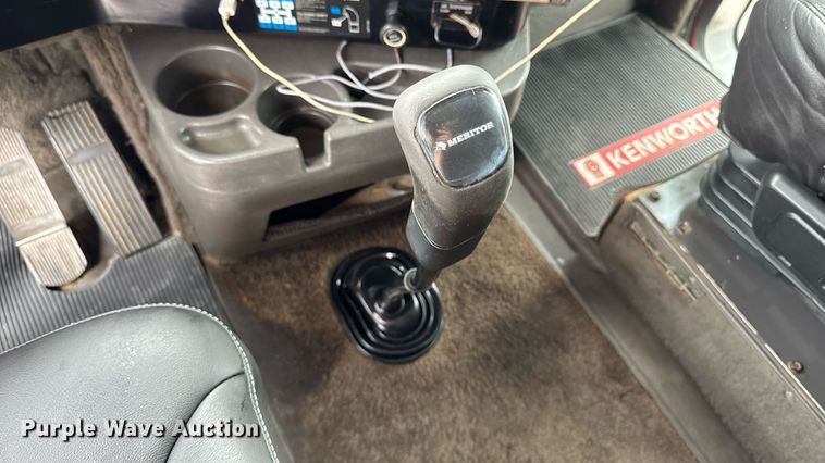 image for item EM2169 1999 International 9300 semi truck