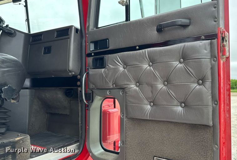 image for item EM2169 1999 International 9300 semi truck