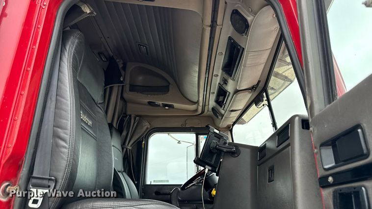 image for item EM2169 1999 International 9300 semi truck