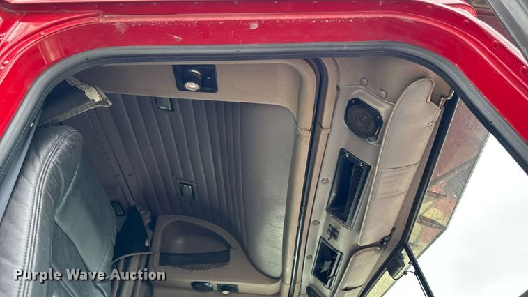 image for item EM2169 1999 International 9300 semi truck