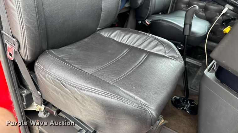 image for item EM2169 1999 International 9300 semi truck