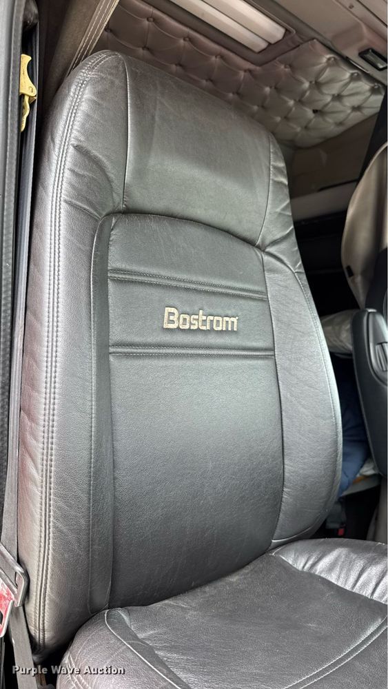 image for item EM2169 1999 International 9300 semi truck