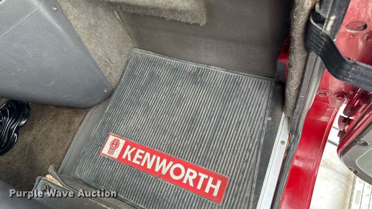 image for item EM2169 1999 International 9300 semi truck