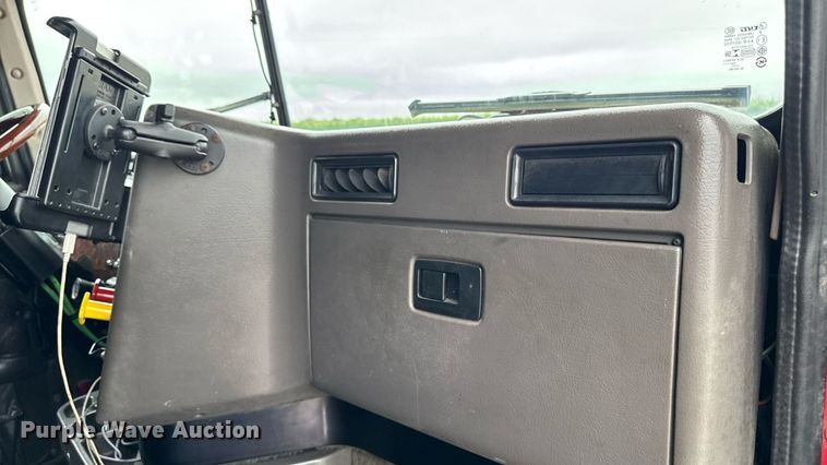 image for item EM2169 1999 International 9300 semi truck