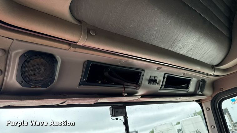 image for item EM2169 1999 International 9300 semi truck