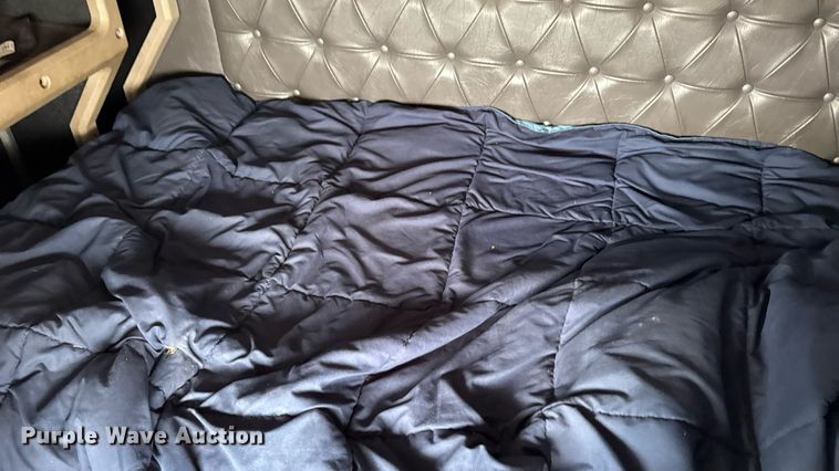 image for item EM2169 1999 International 9300 semi truck