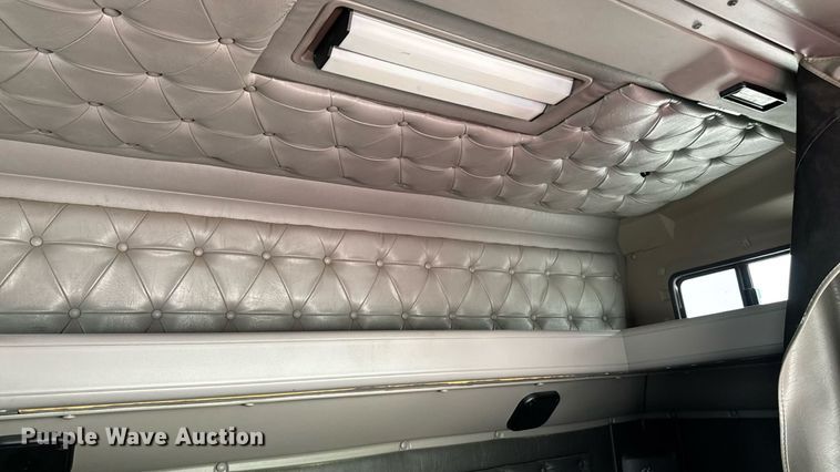 image for item EM2169 1999 International 9300 semi truck