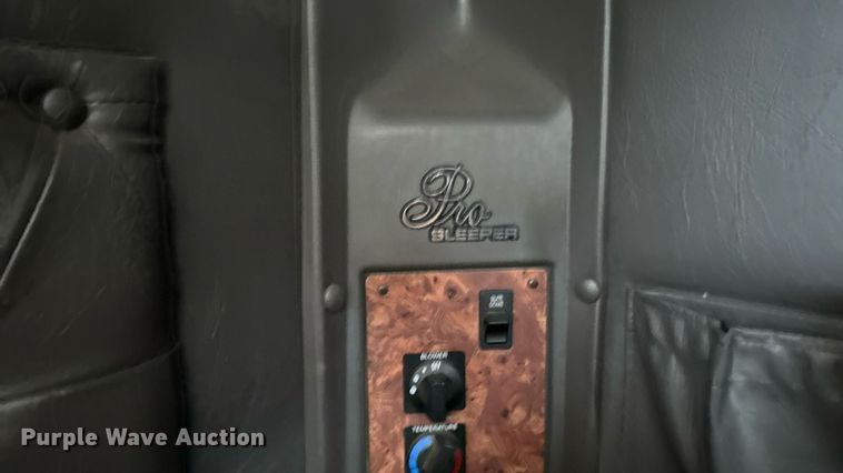 image for item EM2169 1999 International 9300 semi truck