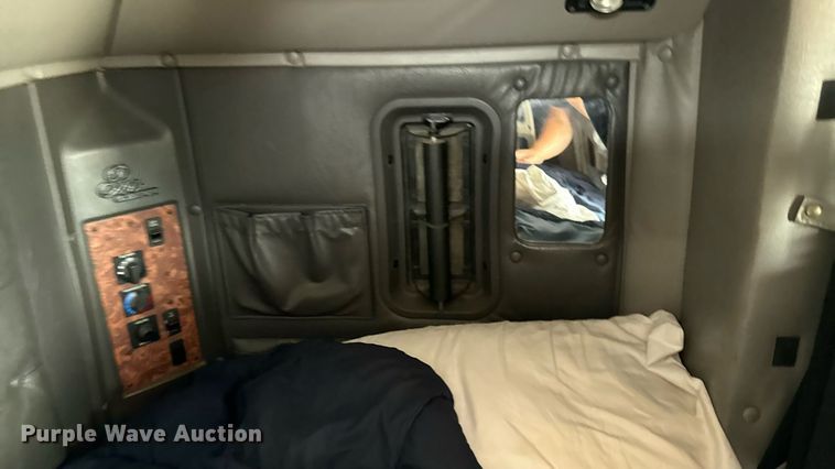 image for item EM2169 1999 International 9300 semi truck