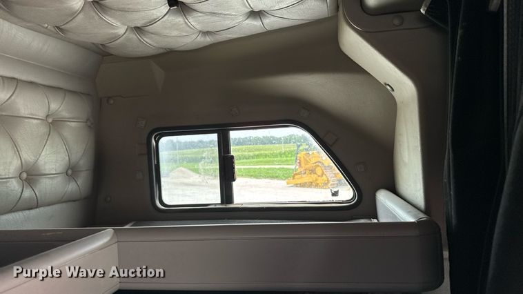 image for item EM2169 1999 International 9300 semi truck