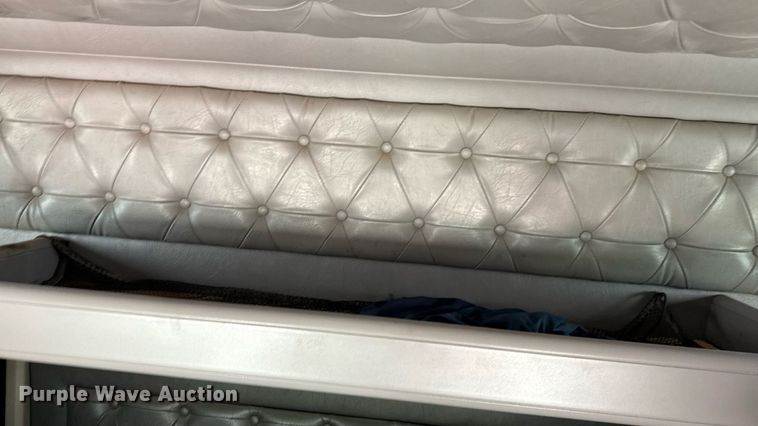 image for item EM2169 1999 International 9300 semi truck