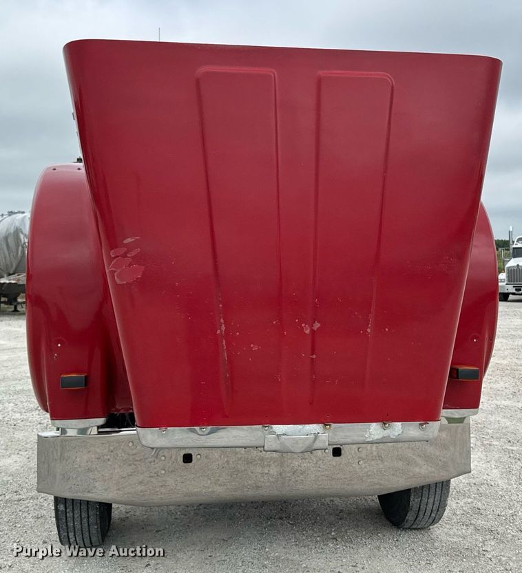 image for item EM2169 1999 International 9300 semi truck