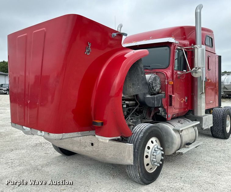 image for item EM2169 1999 International 9300 semi truck