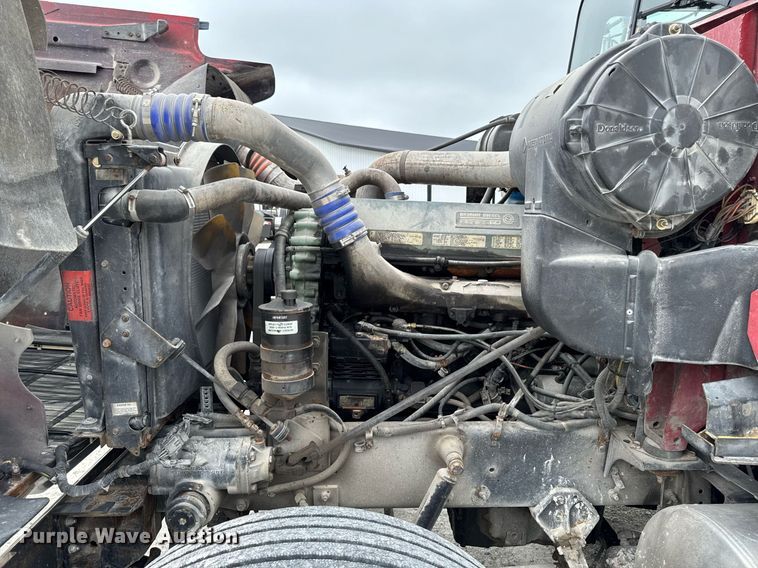 image for item EM2169 1999 International 9300 semi truck