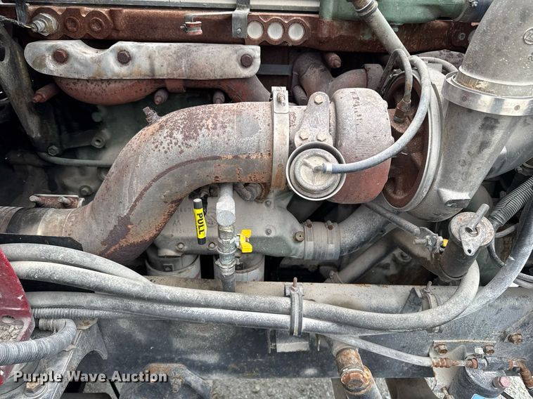 image for item EM2169 1999 International 9300 semi truck