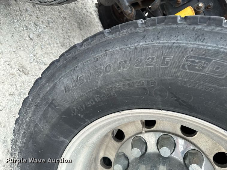 image for item EM2169 1999 International 9300 semi truck