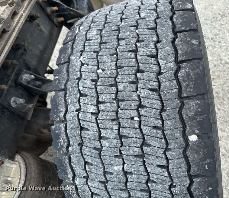 image for item EM2169 1999 International 9300 semi truck