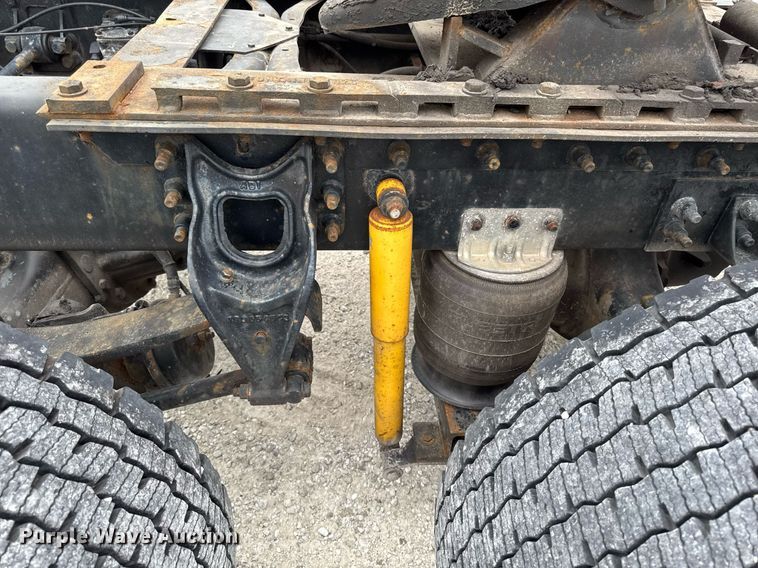 image for item EM2169 1999 International 9300 semi truck