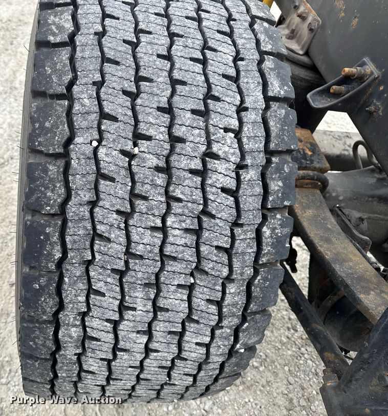 image for item EM2169 1999 International 9300 semi truck