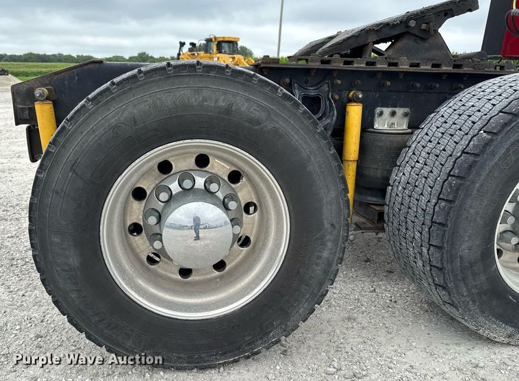 image for item EM2169 1999 International 9300 semi truck