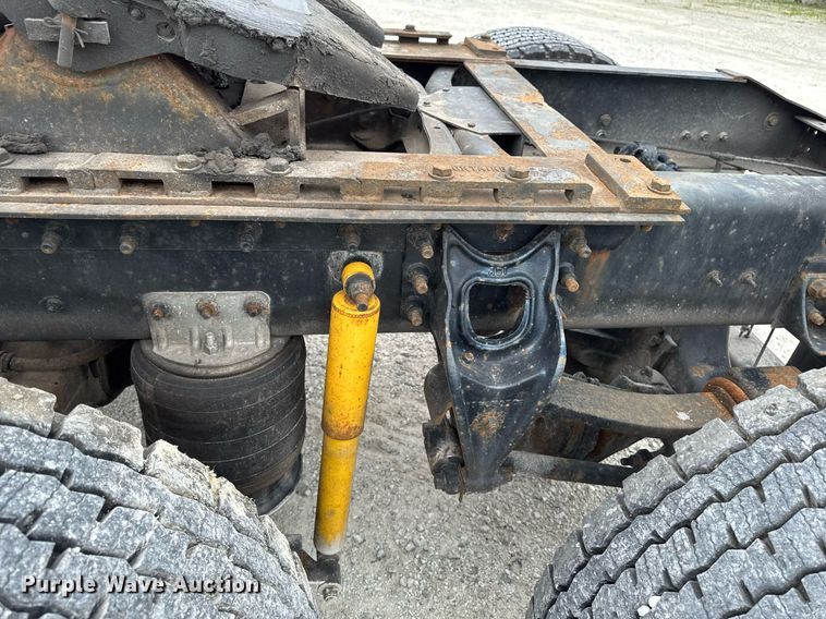 image for item EM2169 1999 International 9300 semi truck