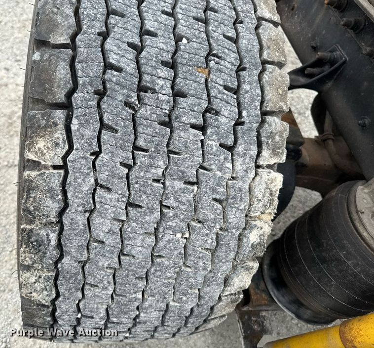 image for item EM2169 1999 International 9300 semi truck