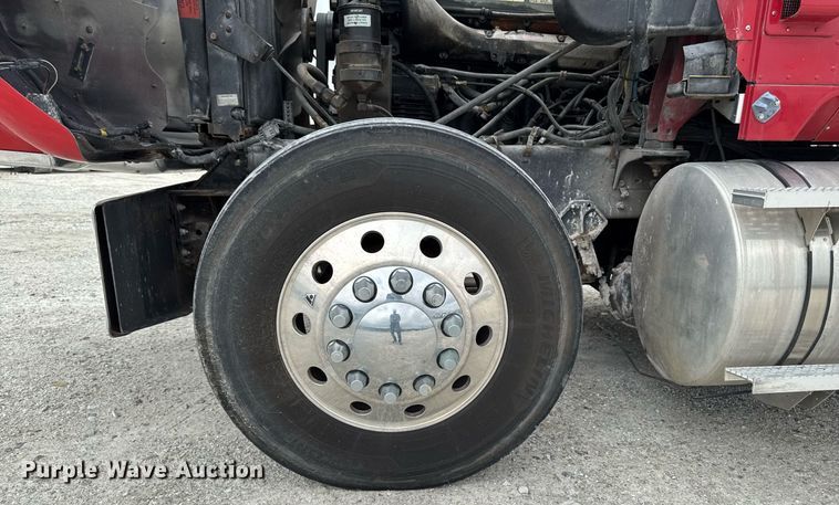 image for item EM2169 1999 International 9300 semi truck