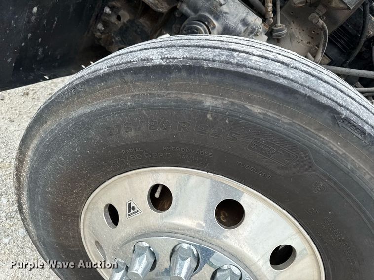 image for item EM2169 1999 International 9300 semi truck