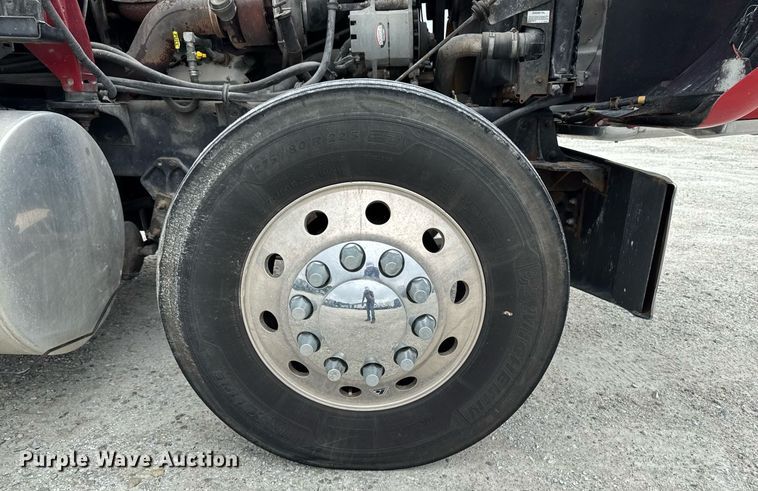 image for item EM2169 1999 International 9300 semi truck