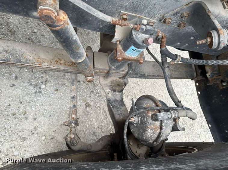 image for item EM2169 1999 International 9300 semi truck