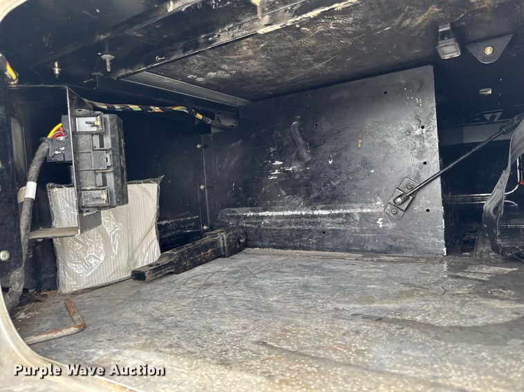 image for item EM2171 2015 Kenworth T880 semi truck