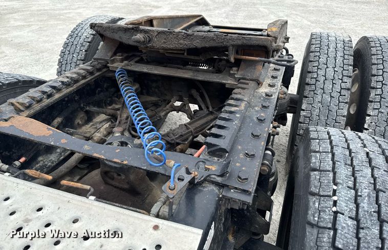 image for item EM2171 2015 Kenworth T880 semi truck