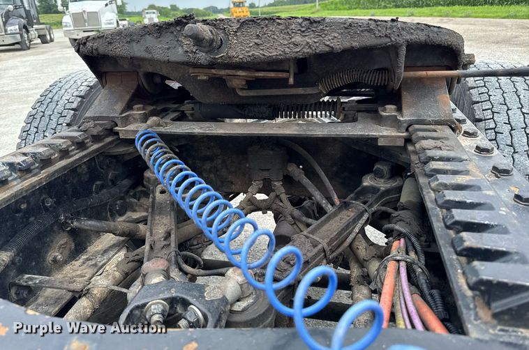 image for item EM2171 2015 Kenworth T880 semi truck