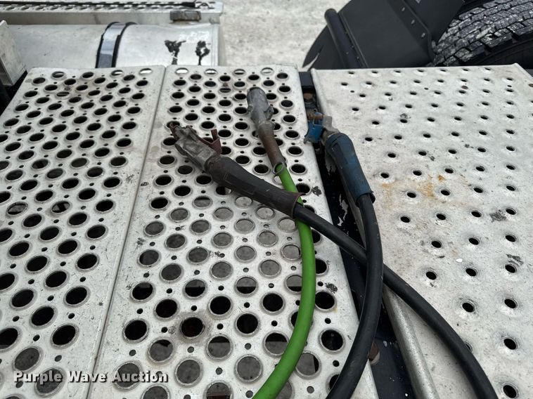 image for item EM2171 2015 Kenworth T880 semi truck