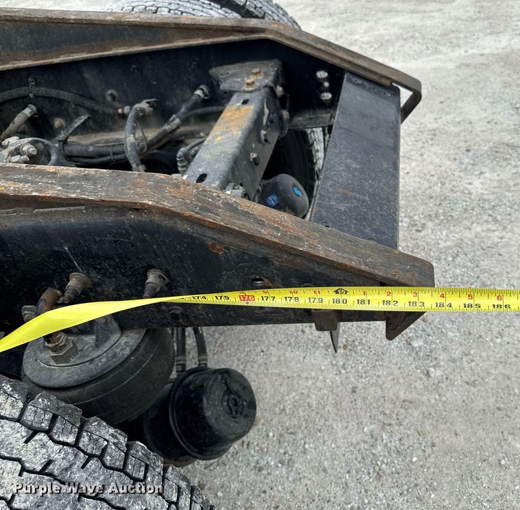 image for item EM2171 2015 Kenworth T880 semi truck