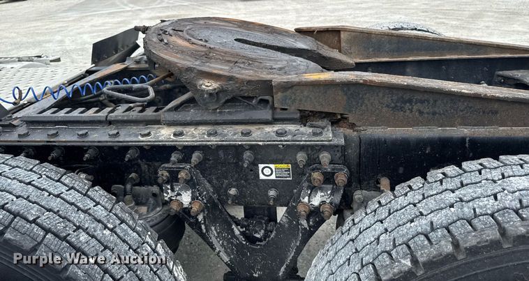 image for item EM2171 2015 Kenworth T880 semi truck