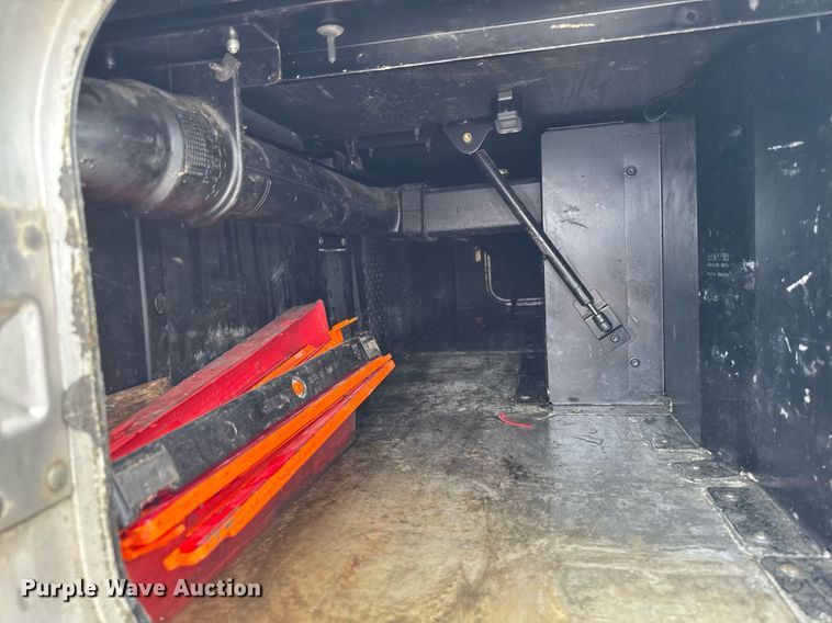 image for item EM2171 2015 Kenworth T880 semi truck