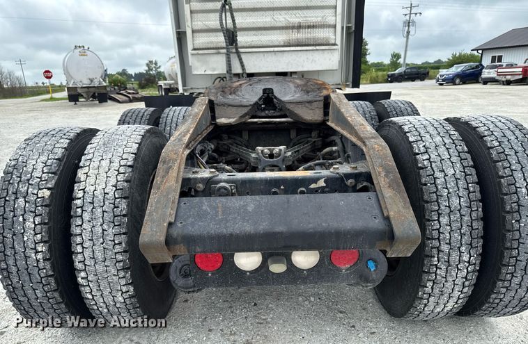 image for item EM2171 2015 Kenworth T880 semi truck