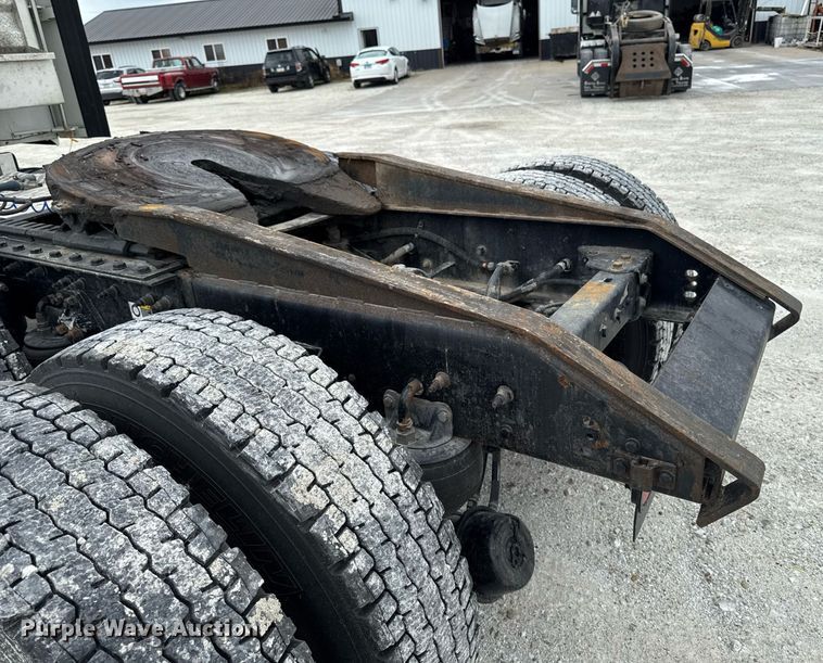 image for item EM2171 2015 Kenworth T880 semi truck