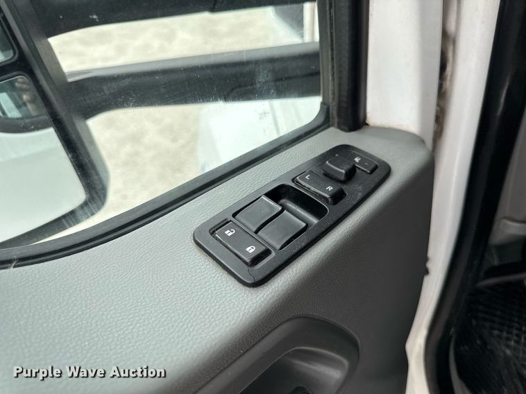 image for item EM2171 2015 Kenworth T880 semi truck