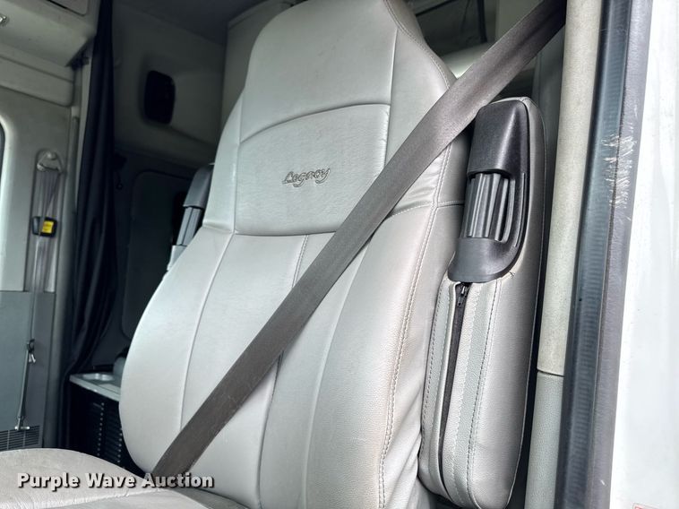 image for item EM2171 2015 Kenworth T880 semi truck