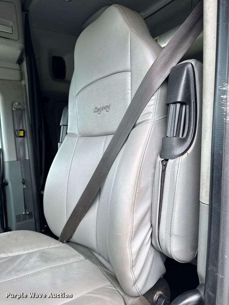 image for item EM2171 2015 Kenworth T880 semi truck