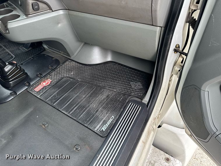 image for item EM2171 2015 Kenworth T880 semi truck