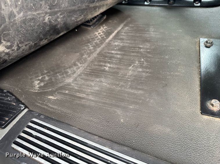 image for item EM2171 2015 Kenworth T880 semi truck