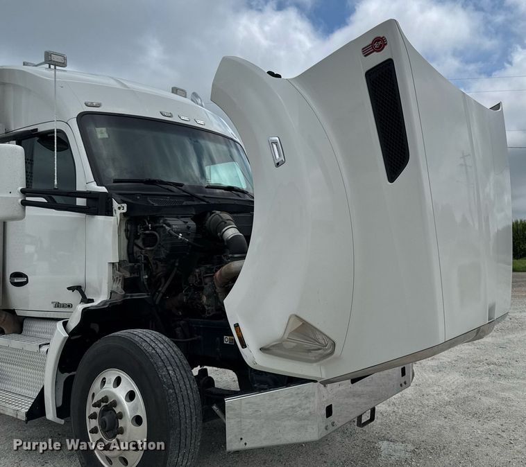 image for item EM2171 2015 Kenworth T880 semi truck