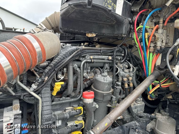 image for item EM2171 2015 Kenworth T880 semi truck