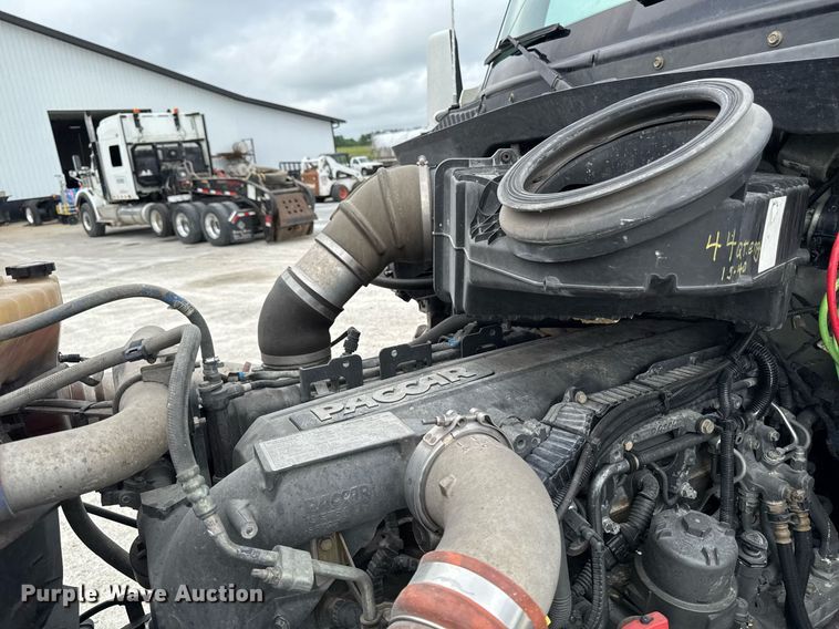 image for item EM2171 2015 Kenworth T880 semi truck