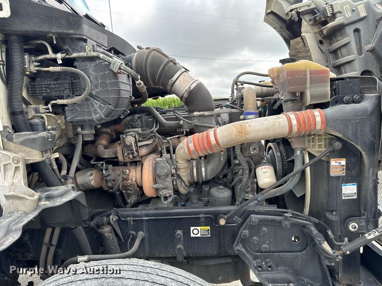 image for item EM2171 2015 Kenworth T880 semi truck
